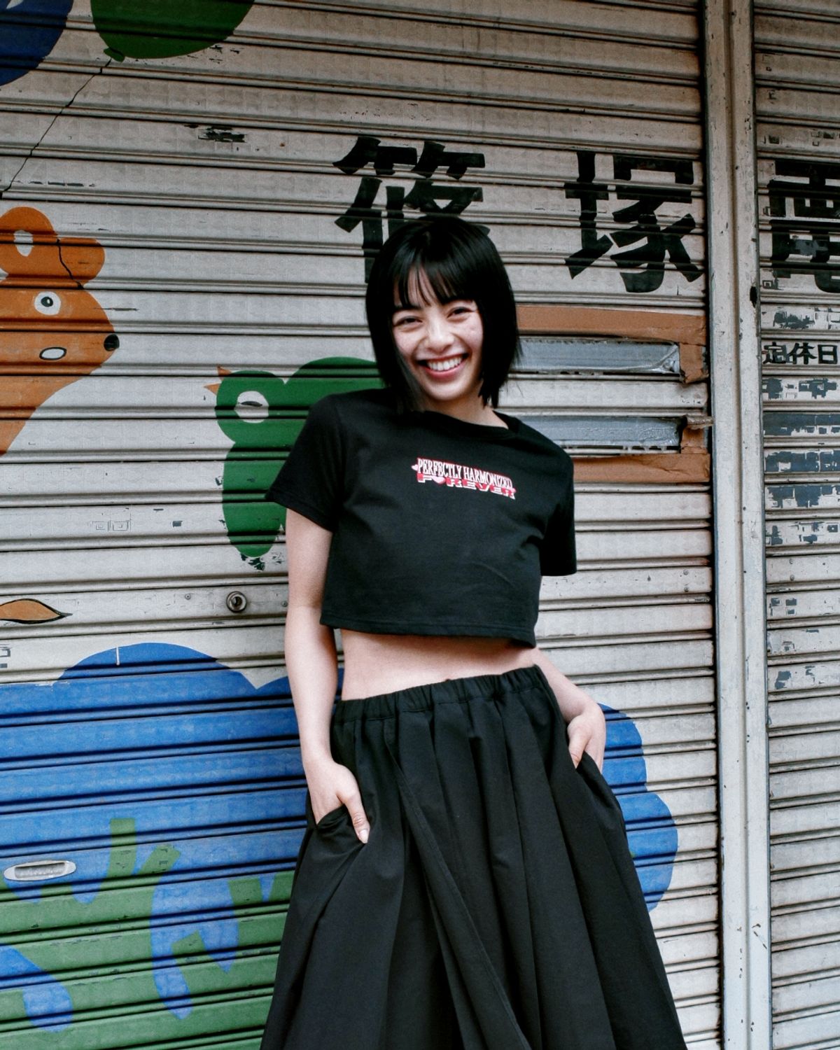 로액슈얼(LO AXUAL) HARMONY CROP T-SHIRTS_BLACK