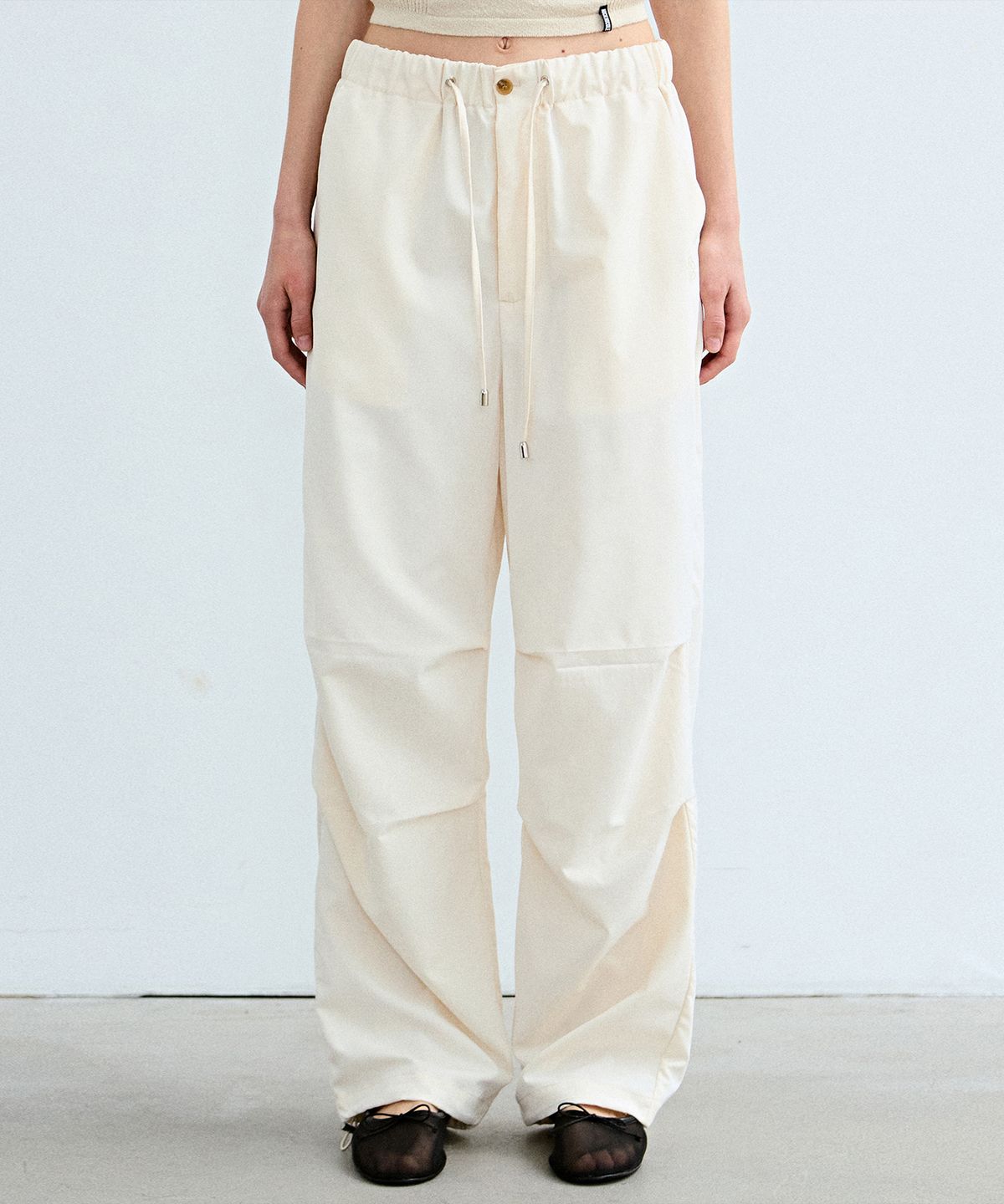 닉앤니콜(NICK&NICOLE) MINIMAL PARACHUTE PANTS_CREAM