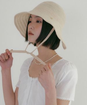 TIR LOGO CHARM RAFFIA HAT CREAM