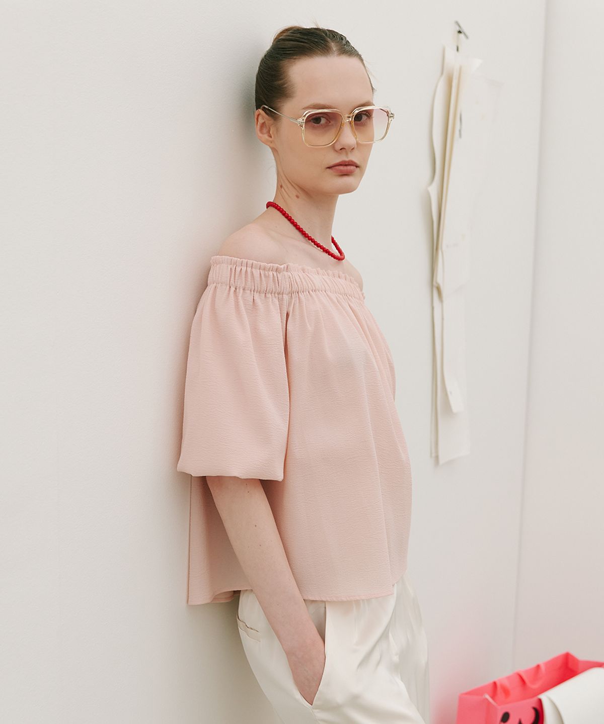 320쇼룸(320SHOWROOM) Off-Shoulder Shirred Blouse Baby pink