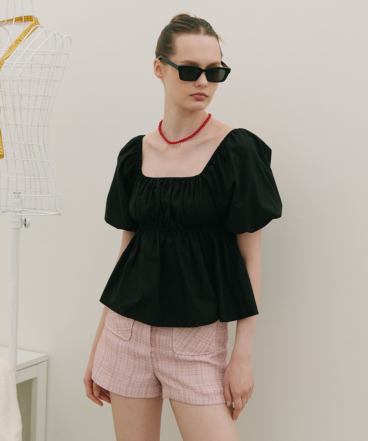 320쇼룸(320SHOWROOM) Two-Way Off-Shoulder Puff Blouse Black
