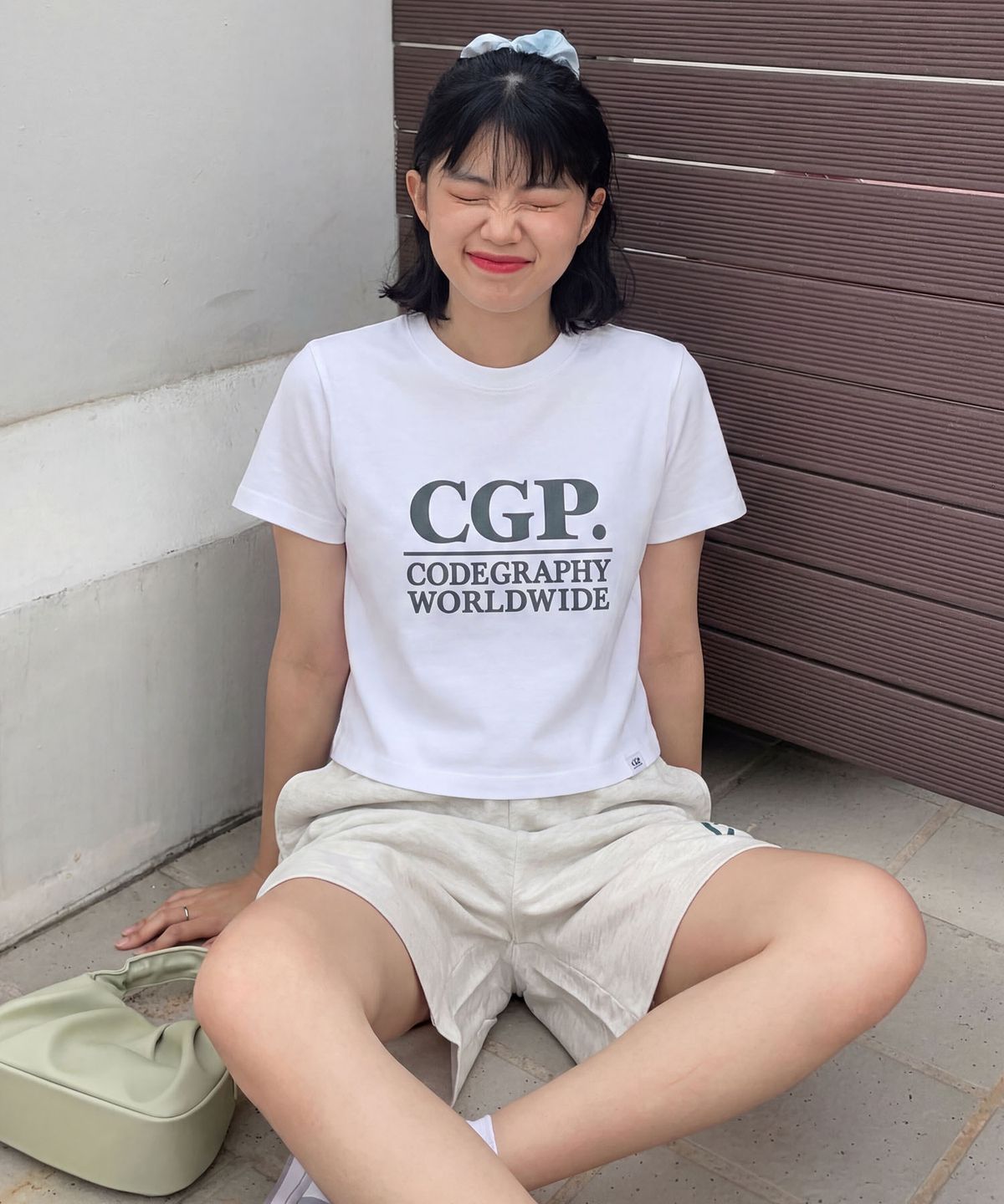 코드그라피(CGP) (우먼) 스퀘어 로고 반소매 티셔츠_화이트