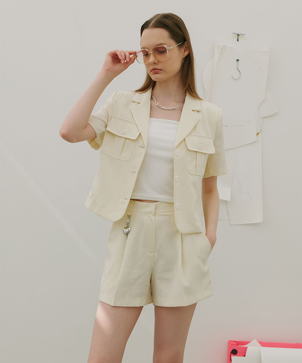 320쇼룸(320SHOWROOM) Utility Half Pintuck Shorts Cream