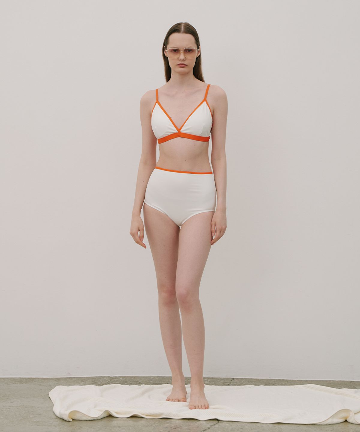 320쇼룸(320SHOWROOM) Tropical Triangle High-Waist Bikini White