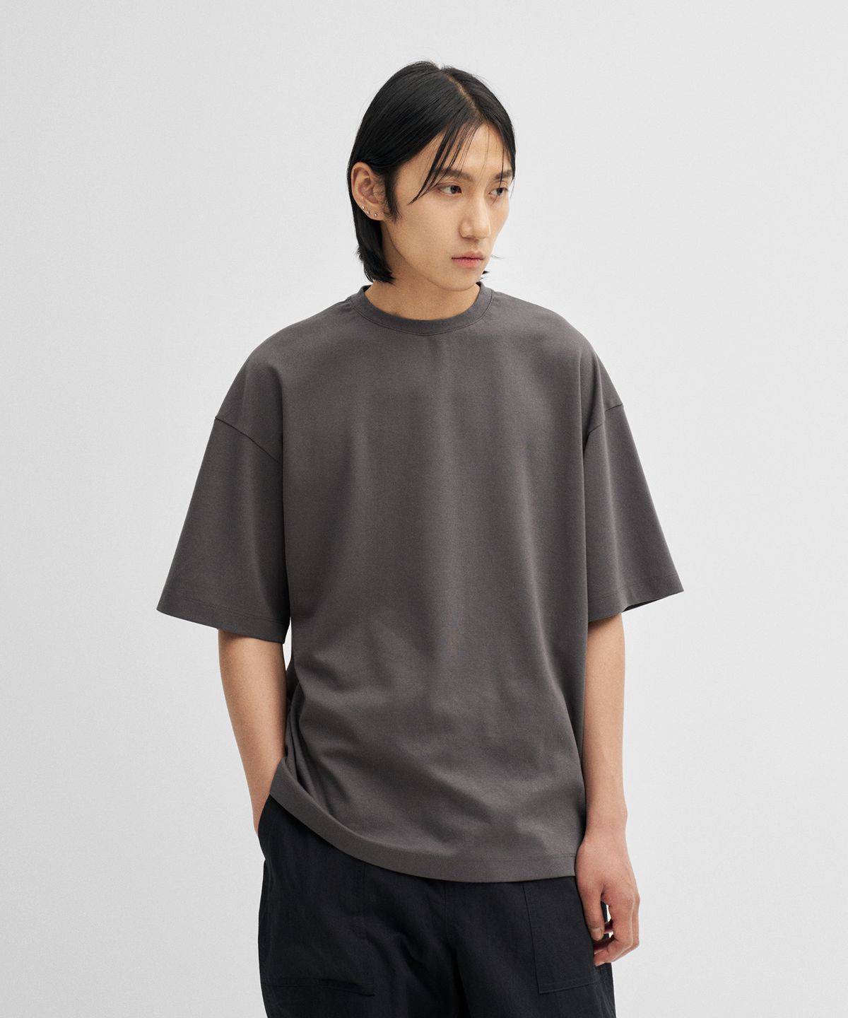 어나더 오피스(ANOTHER OFFICE) Basis Tee (Graphite)