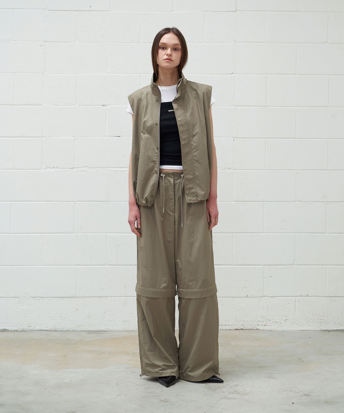 프롬웨얼(FROMWHERE) Glossy Twin  Wide Pants Khaki