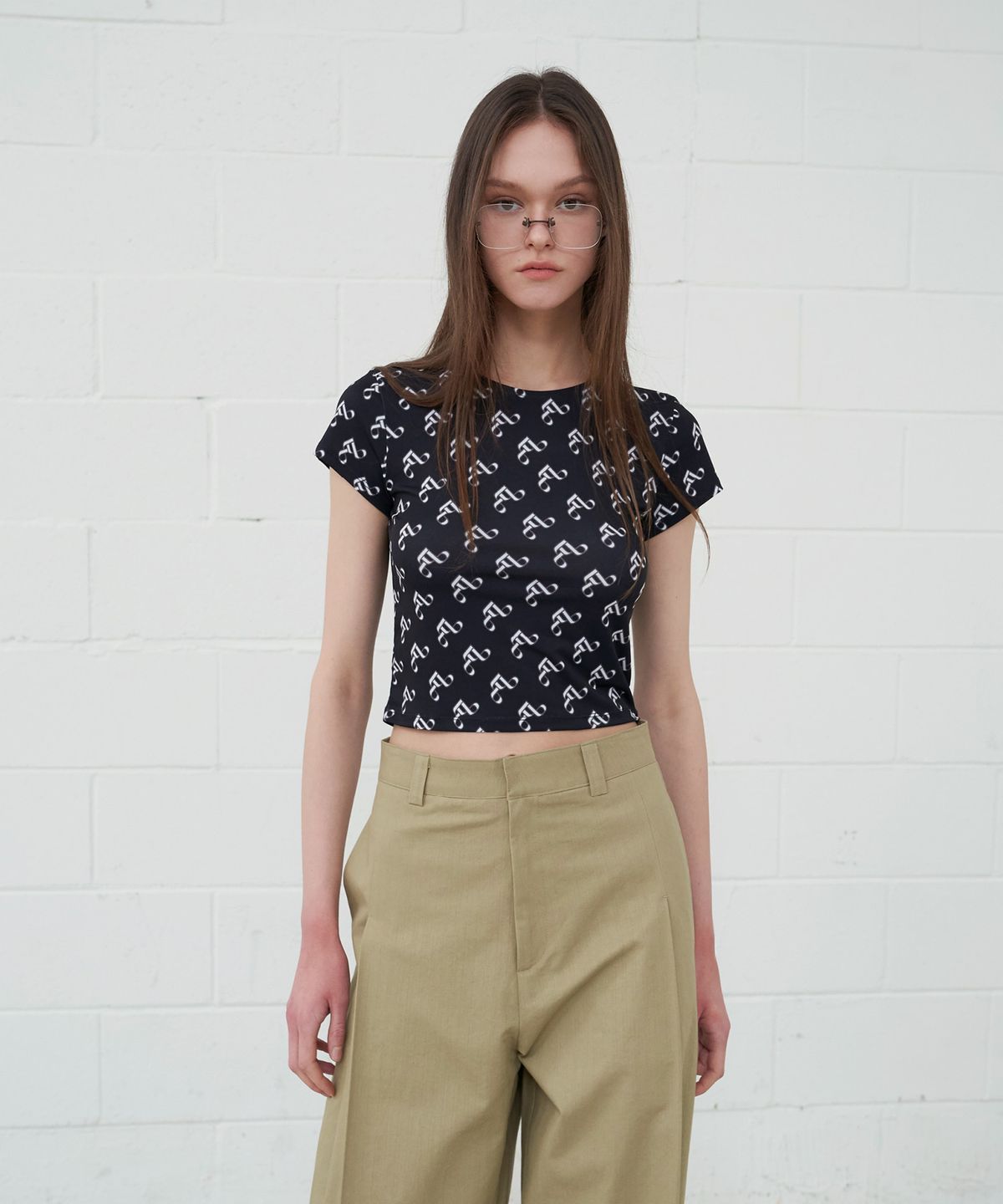 프롬웨얼(FROMWHERE) Pattern Cropped Crew Neck T-Shirt Black