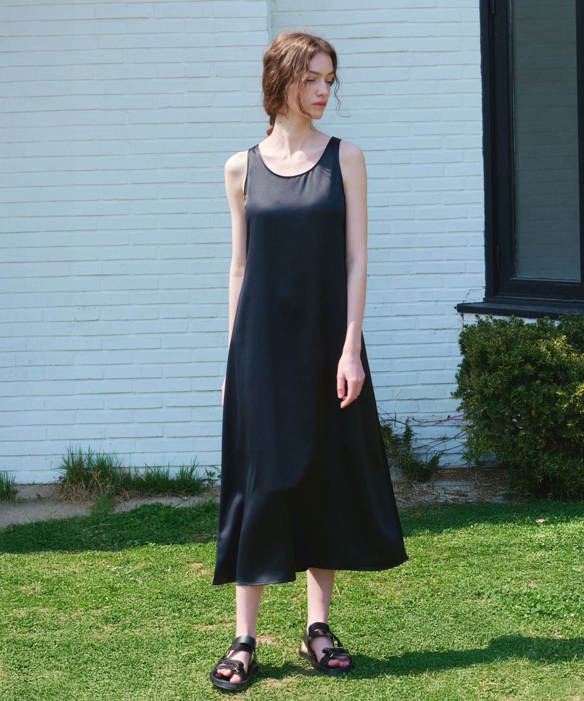 아바몰리(AVA MOLLI) SEMI A-LINE SLIP LONG OP (BLACK)