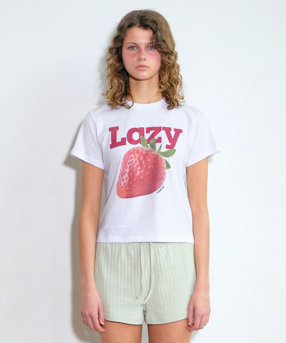 레이지지(LAZYZ) Lazy Strawberry Crop T-shirt (2color)