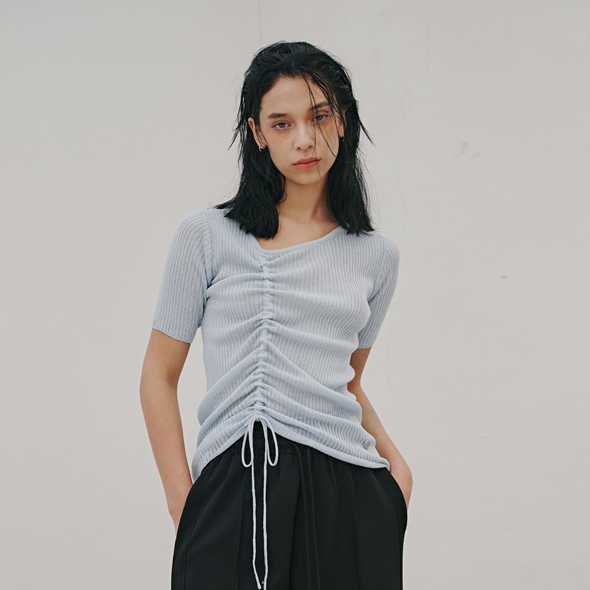 오디에르(ODER) 언발 스트링 골지 풀오버-스카이블루