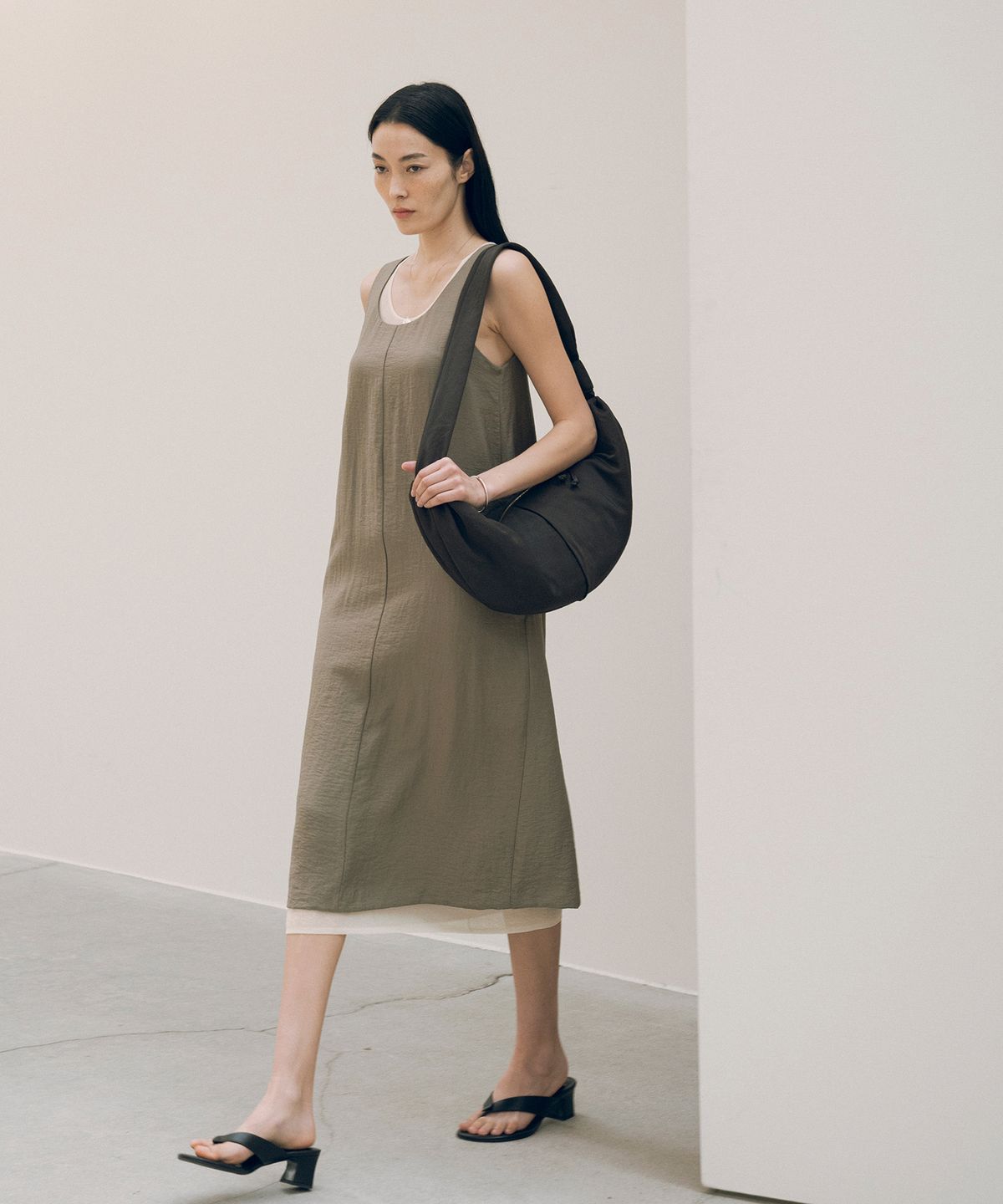 시야쥬(SIYAZU) SIA8032 모던 슬리브리스 원피스_Khaki brown