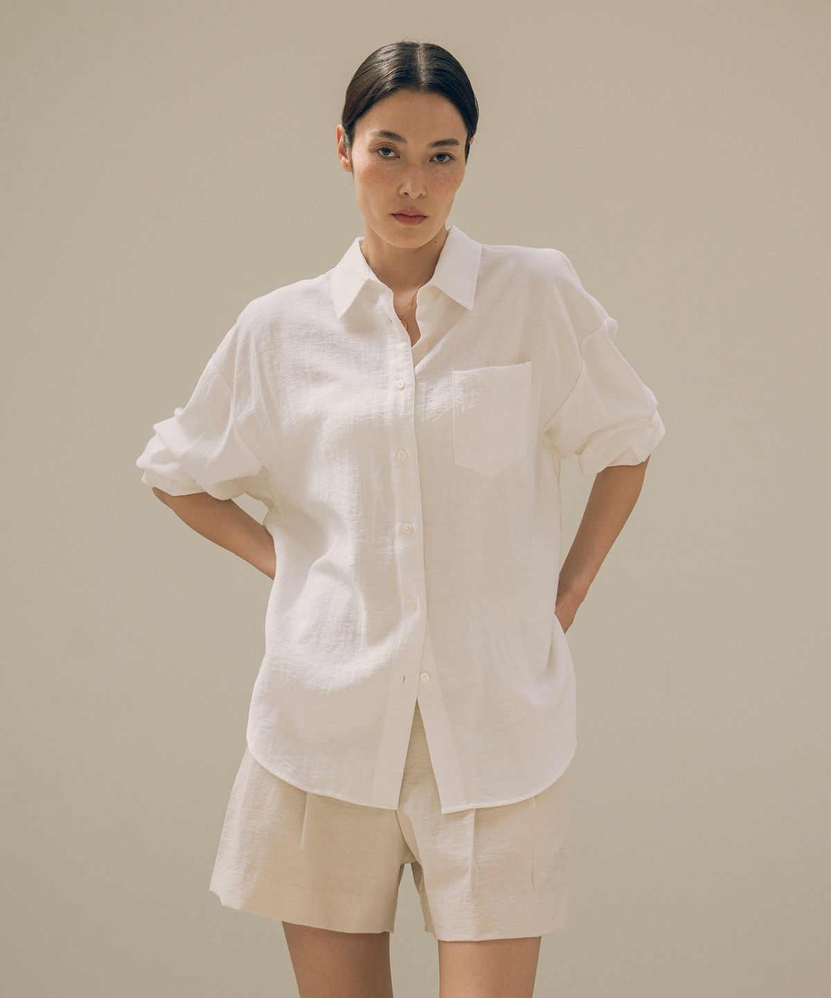 시야쥬(SIYAZU) SITP5151 오버핏 라운지 실키 셔츠_White