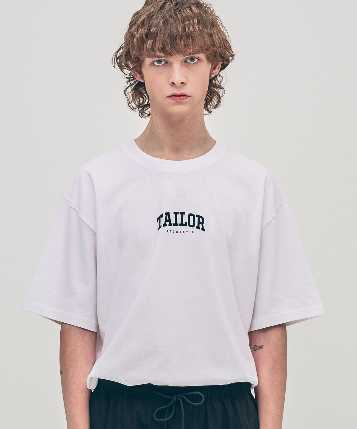 테일러 스튜디오(TAILOR STUDIO) 에스엔비엘 티셔츠 (화이트)