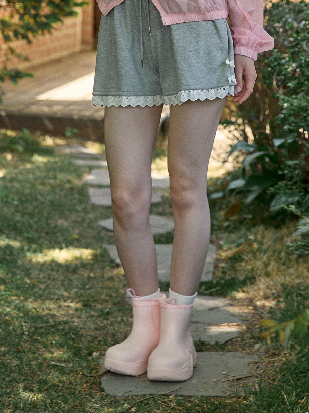 핑크파인애플(PINK PINEAPPLE) BOUQUET LACE SHORTS_GREY