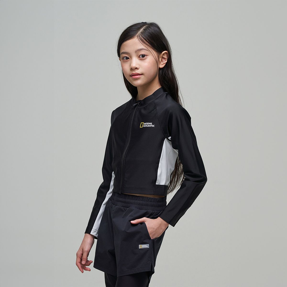 내셔널지오그래픽 키즈(NATIONAL GEOGRAPHIC KIDS) K242GRG610 여아 크롭 집업 래쉬가드 CARBONBLACK