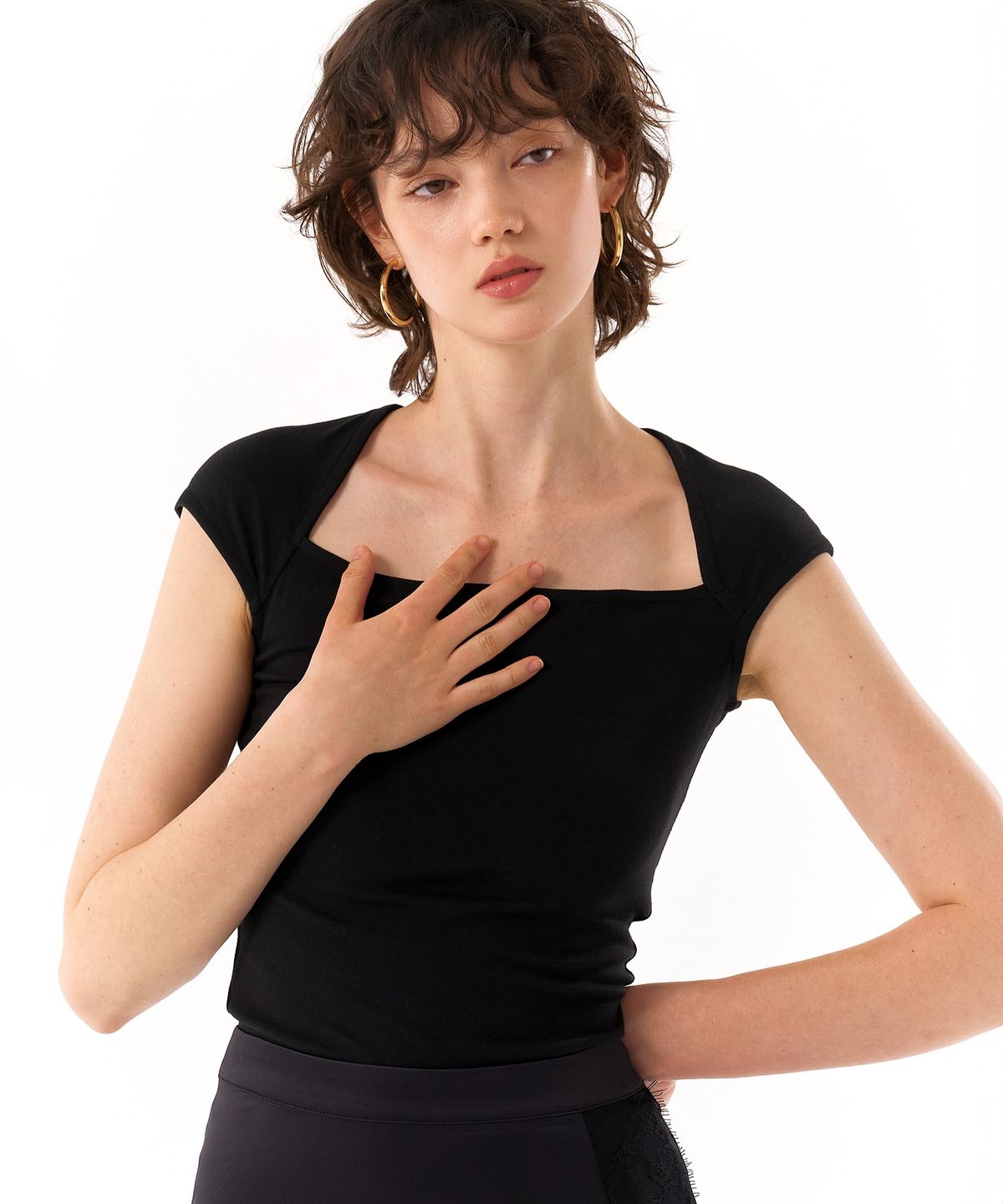 레트흐드레뚜왈(LETTRE DE LE TOILE) Harper square neckline top (black)