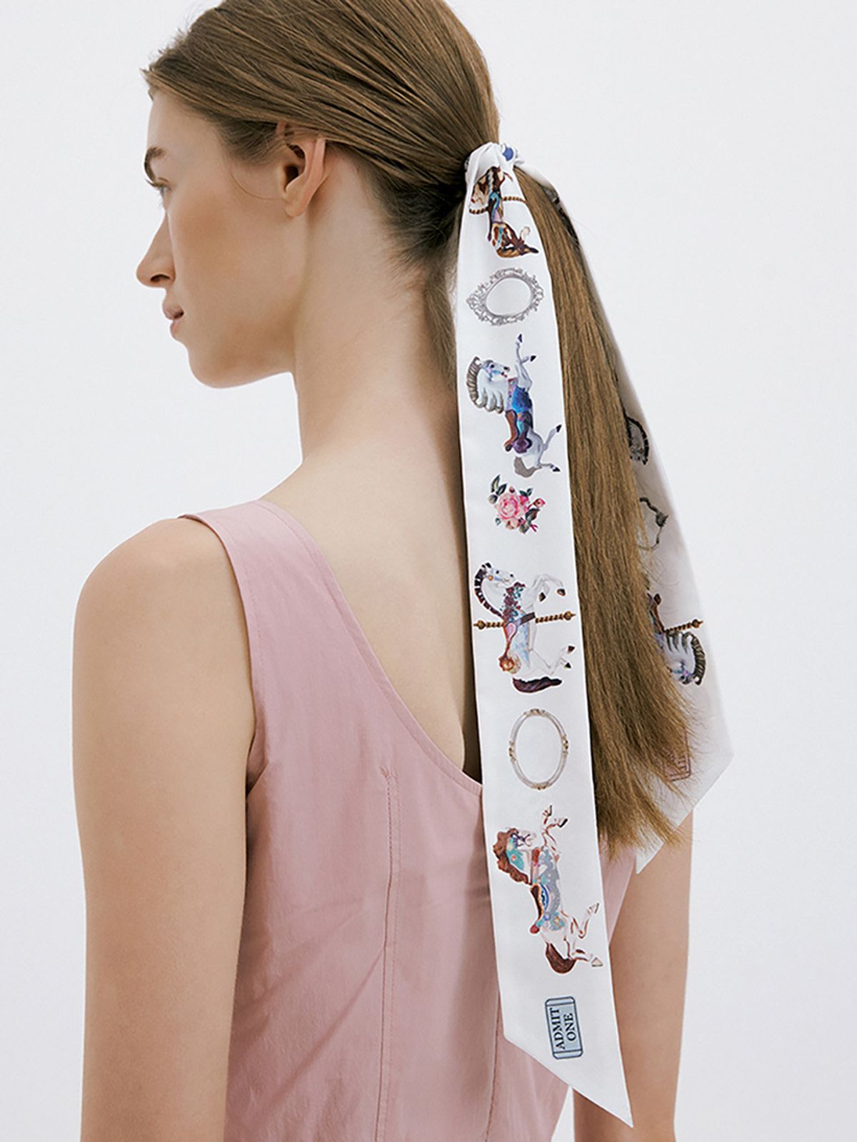 벤앤쿠(VENANDQU) Merry-go-round-Cream Long Twilly Silk Scarf