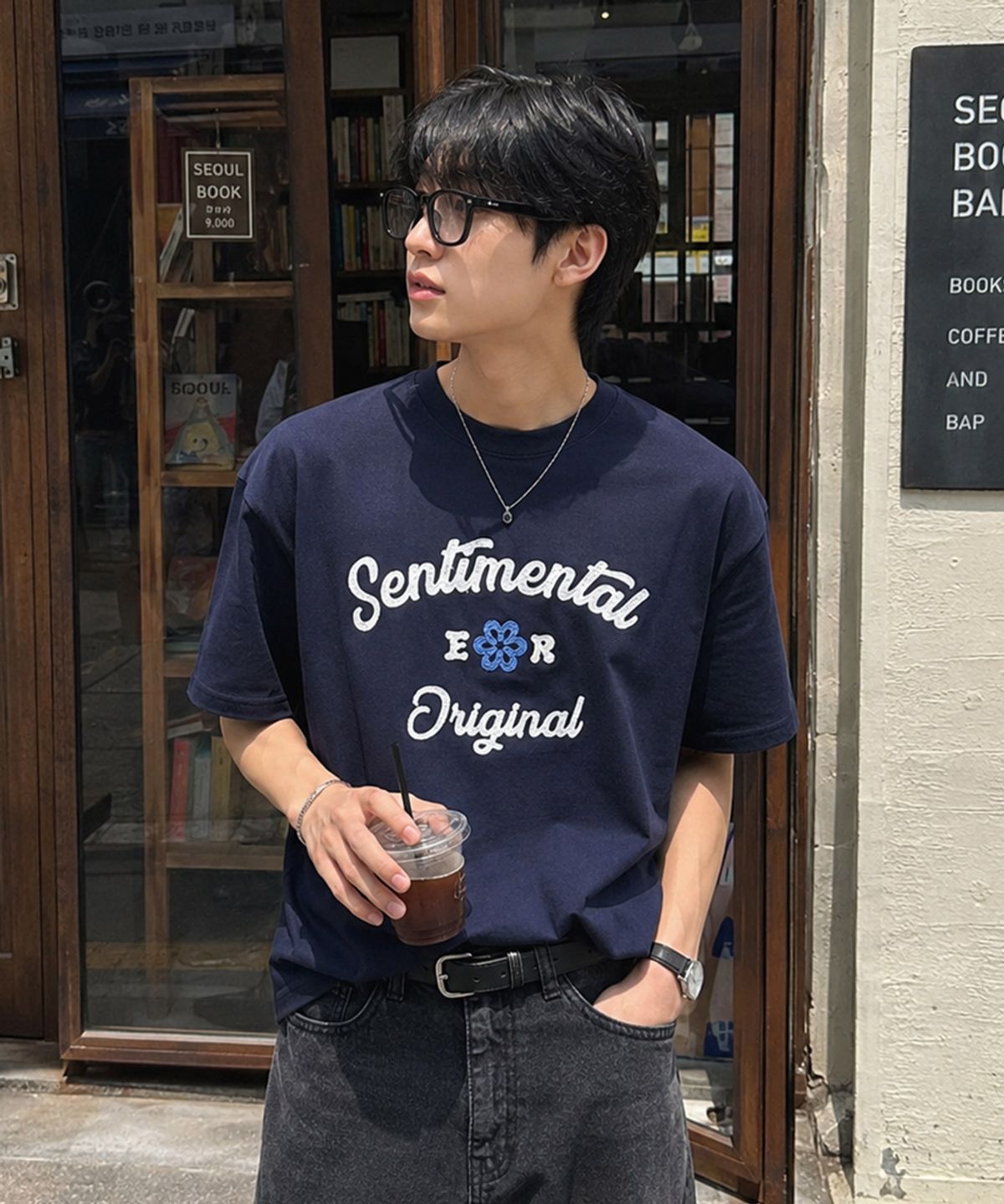 이코르(ECORR) [UNISEX] 클로버 자수 반팔 티셔츠_네이비