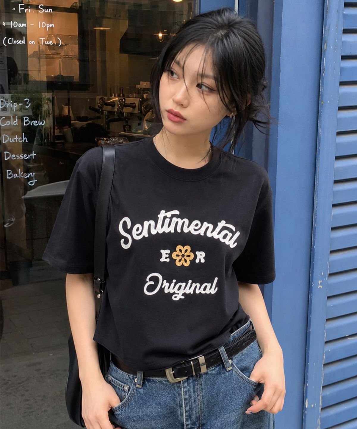 이코르(ECORR) [UNISEX] 클로버 자수 반팔 티셔츠_검정