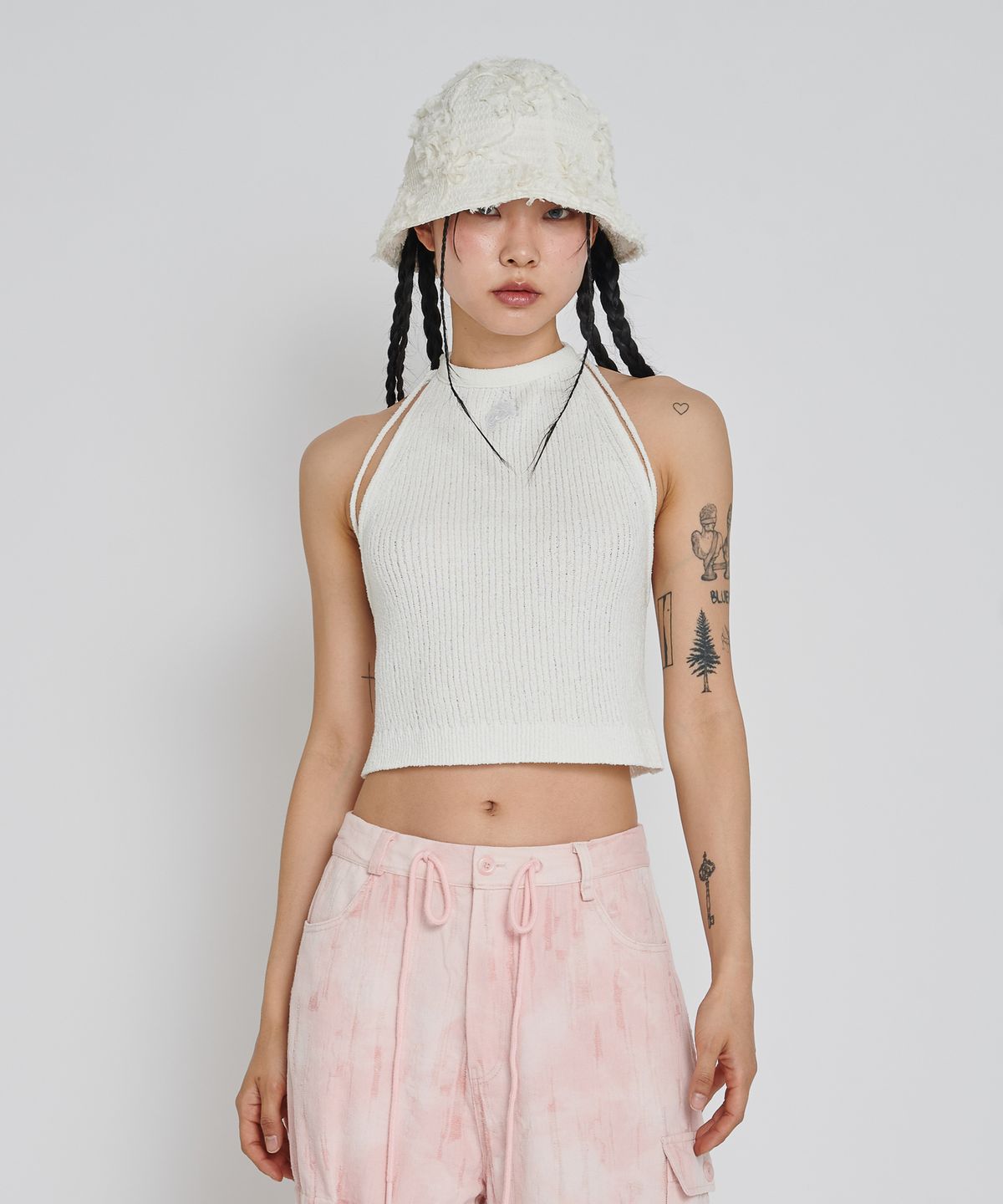 언유주얼 노말(UNUSUALNORMAL) BOOKLE HALTER KNIT TOP_IVORY