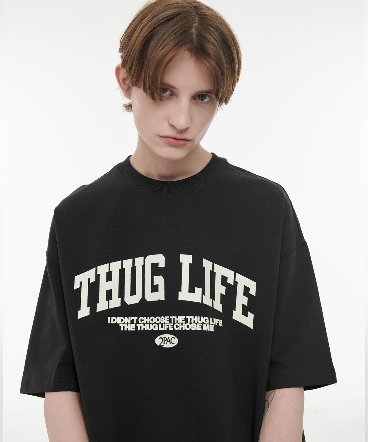 브라바도(BRAVADO) TUPAC THUG LIFE COLLEGIATE BK (BRENT2481)
