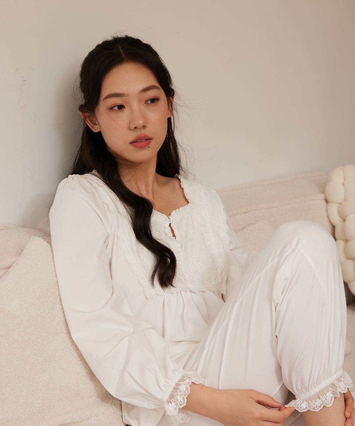 르세렌(LESEREIN) 레이스 스퀘어넥 파자마 투피스