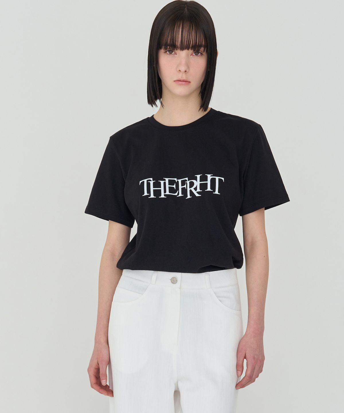 프라이하잇(THEFRHT) 클래식 로고 티셔츠 (블랙)