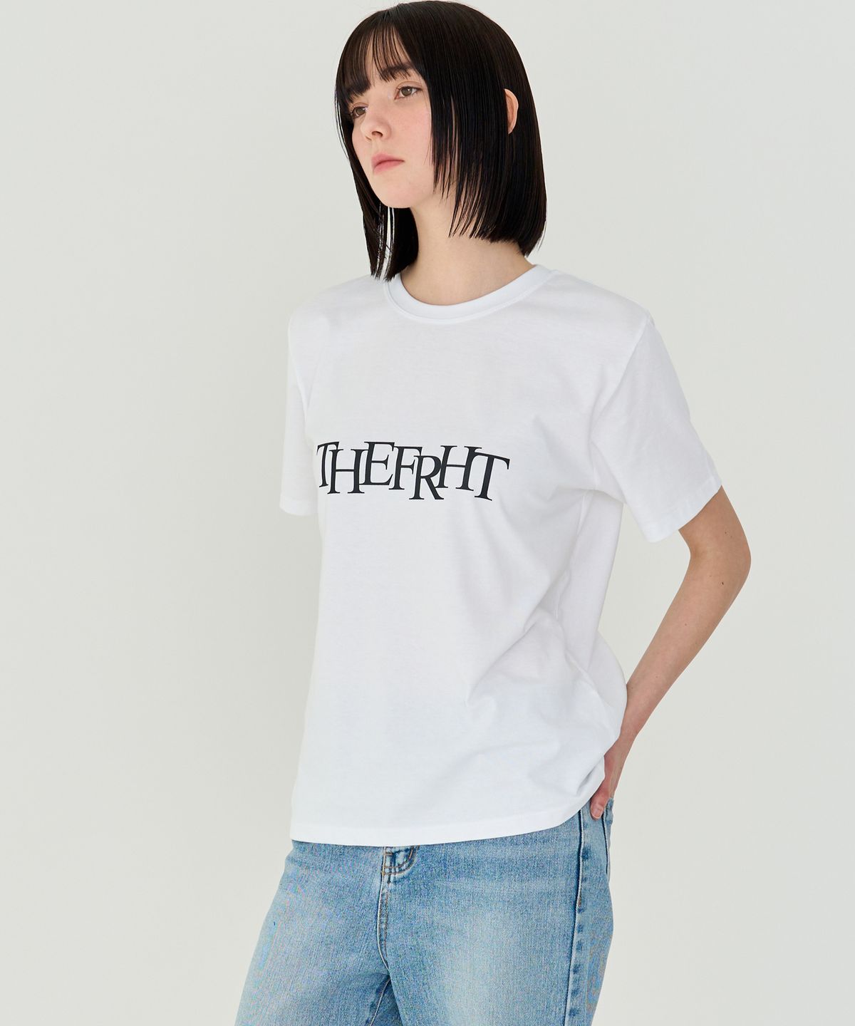 프라이하잇(THEFRHT) 클래식 로고 티셔츠 (화이트)