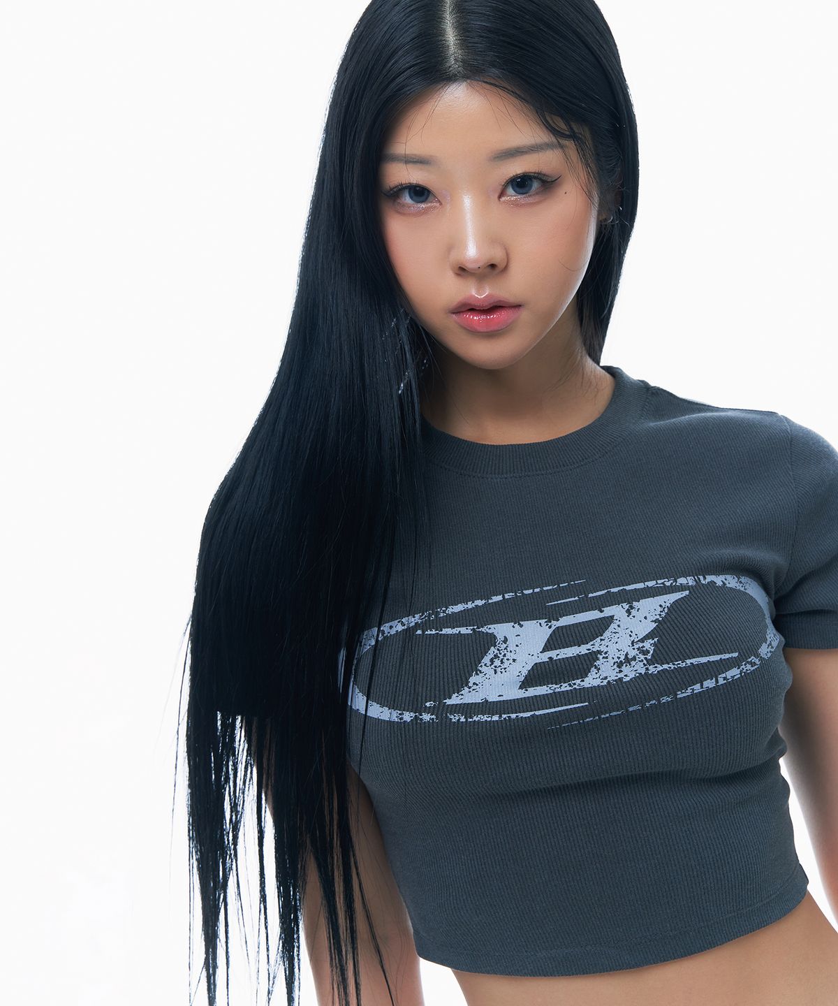 본투윈(BORN TO WIN) CRACK B PIGMENT CROP T-SHIRTS [CHARCOAL]