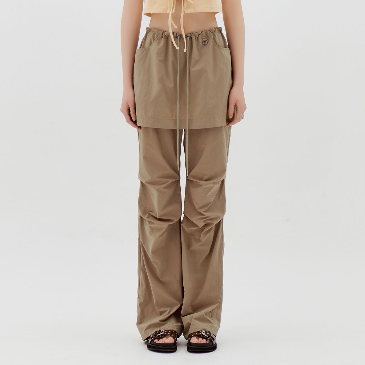 라라폭스(LALAFOX) LYLON SKIRT LAYERED TRACK PANTS KHAKI BQ2WP020