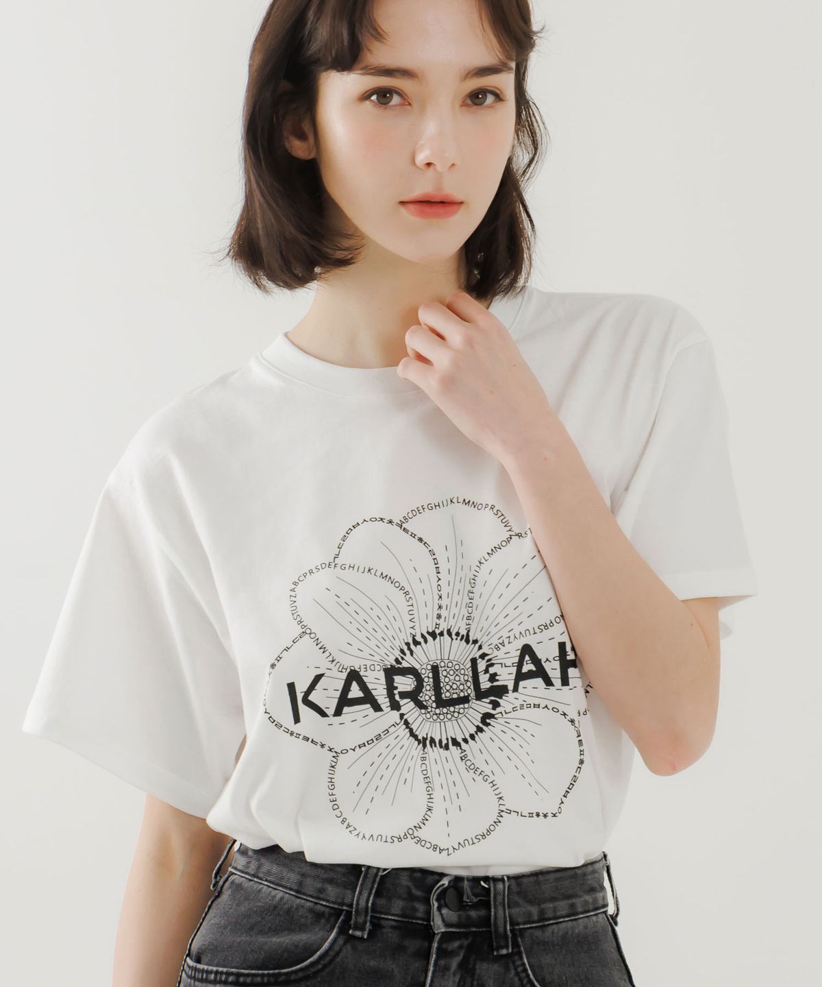 칼라(KARLLAH) 아네모네 프린트 반팔 티셔츠-화이트
