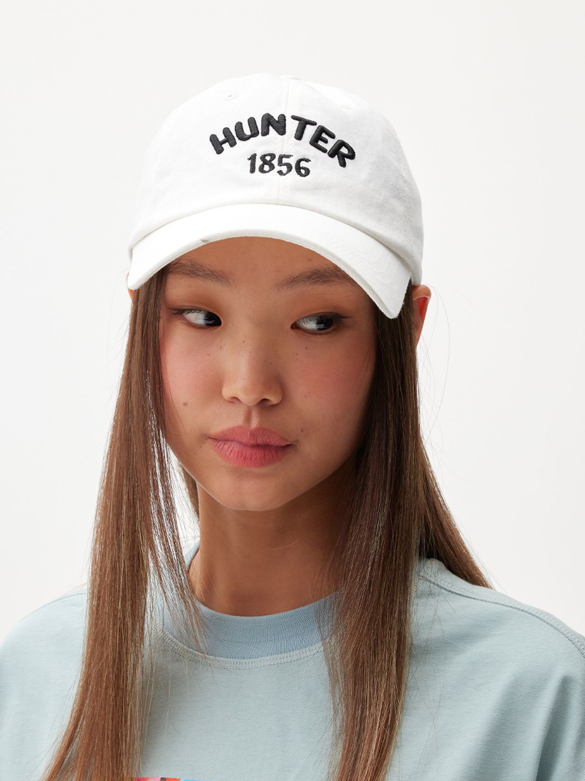 헌터(HUNTER) [UNISEX] 임브로이더리 시즌 트로피컬 캡 - 아이보리 HAU0003CHZIVO