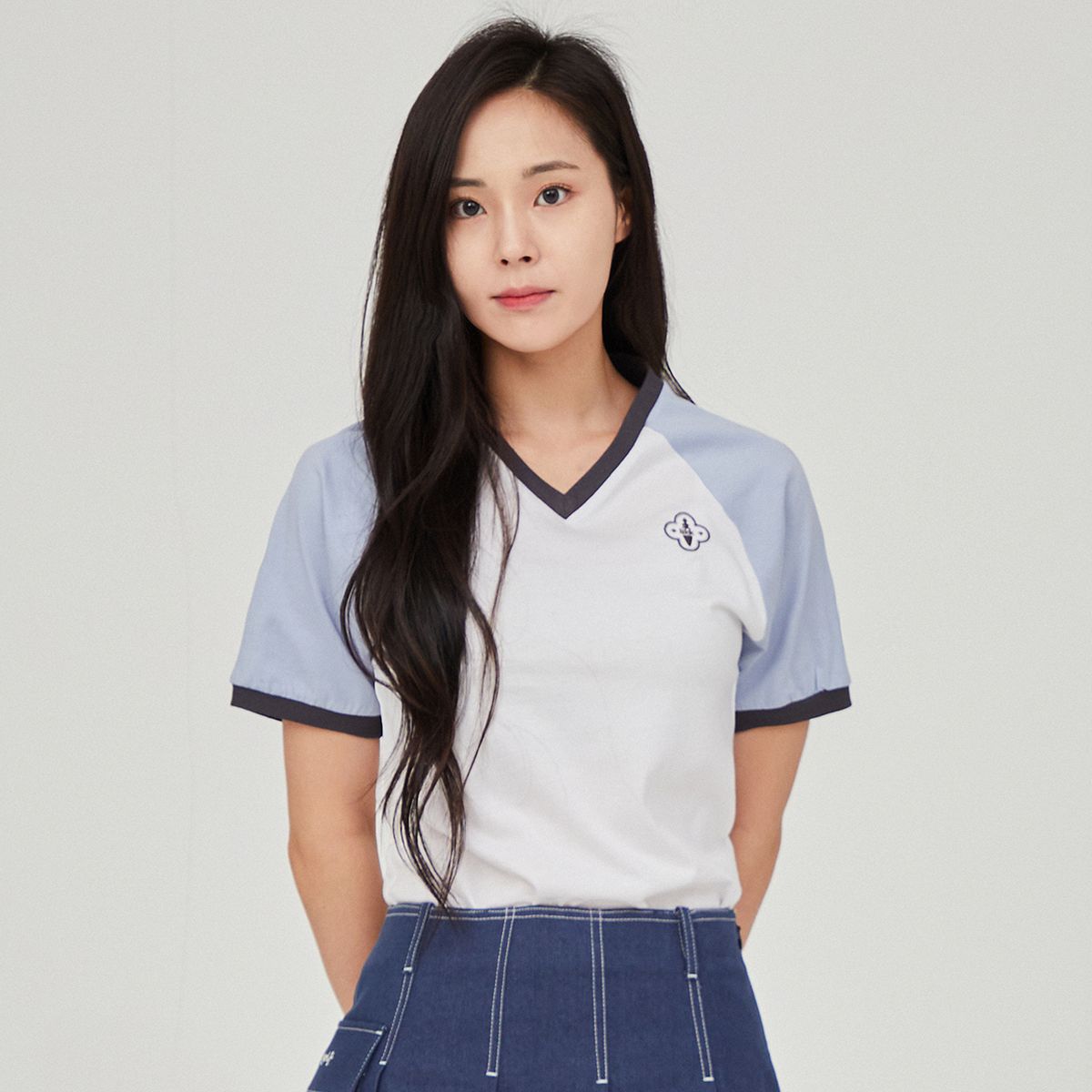 릭크(LIKK) 컬러 배색 브이넥 반팔 티셔츠 (아이보리)_L4B1-TS11C