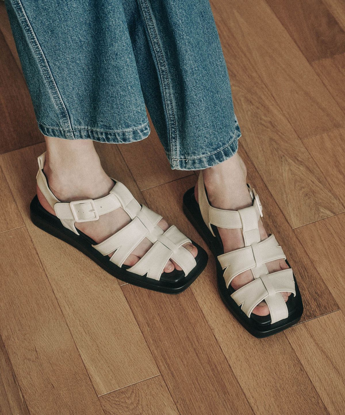 솔트앤초콜릿(SALT AND CHOCOLATE) 스퀘어 토 벨크로 피셔맨 샌들  412424007 (2.5cm/2colors)
