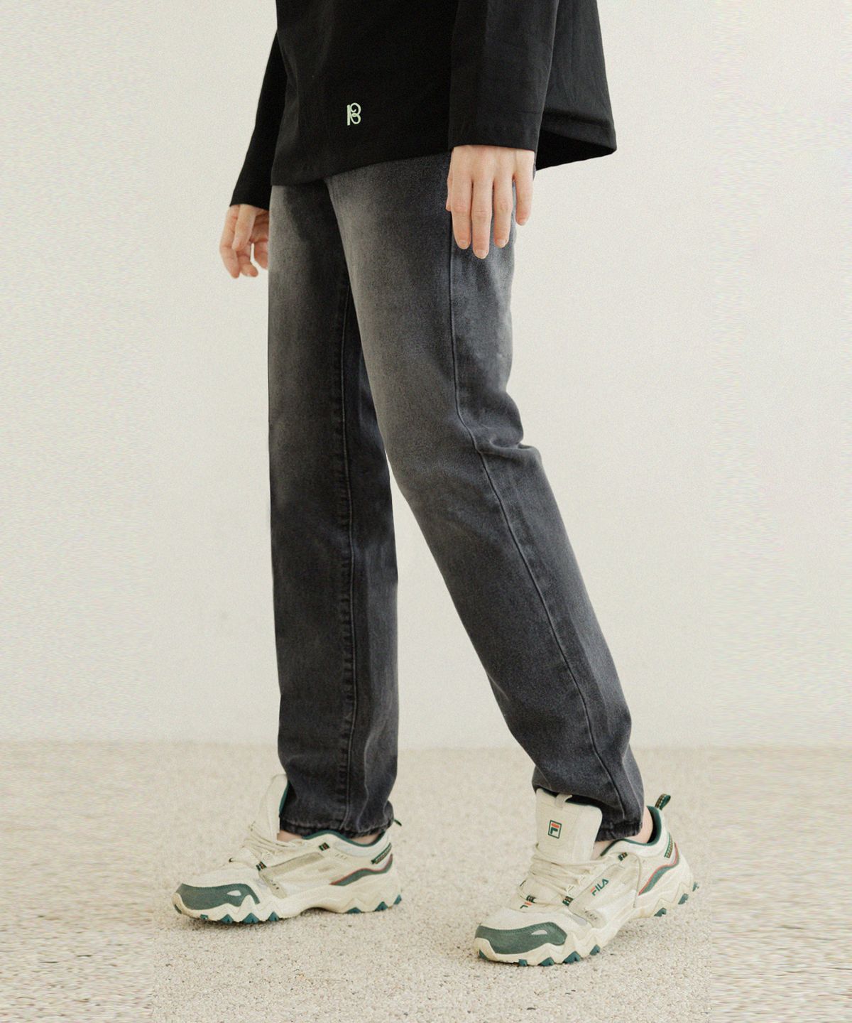 누빈다(NUBINDA) 슬림핏 데님 팬츠 [블랙]