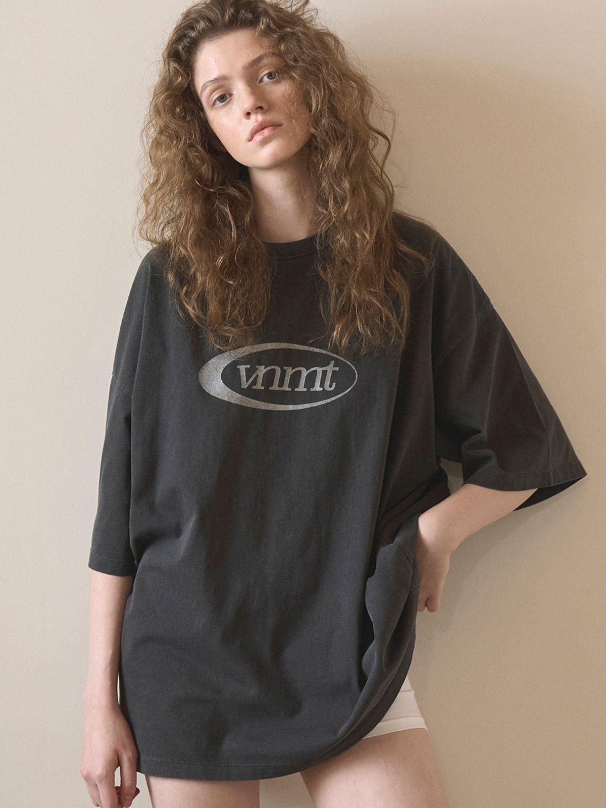 바니쉬먼트(VANISHMENT) Sport logo pigment t-shirt_charcoal