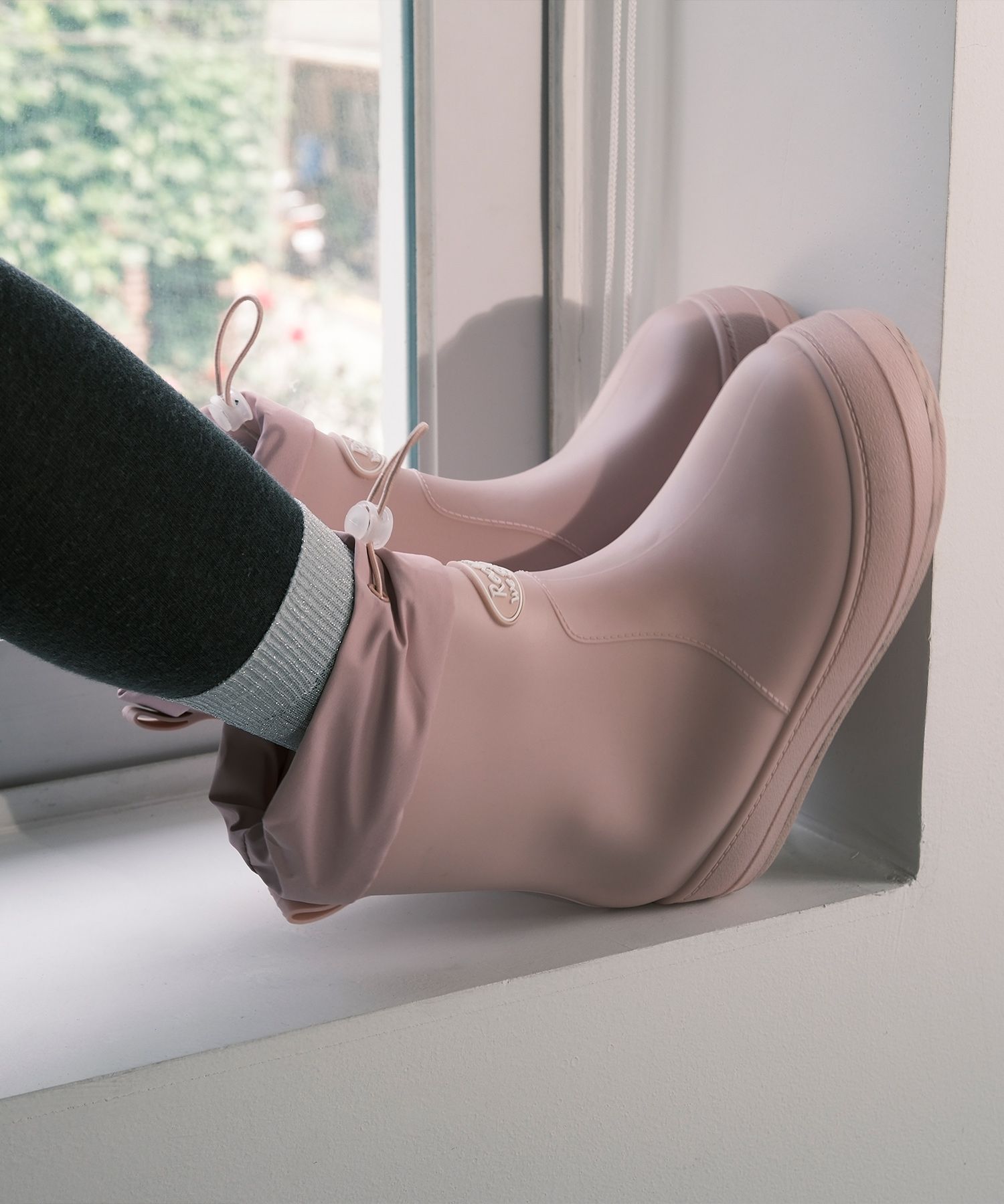 MUSINSA | RECLOW RC RE-RAIN SHIRRING BOOTS PINK