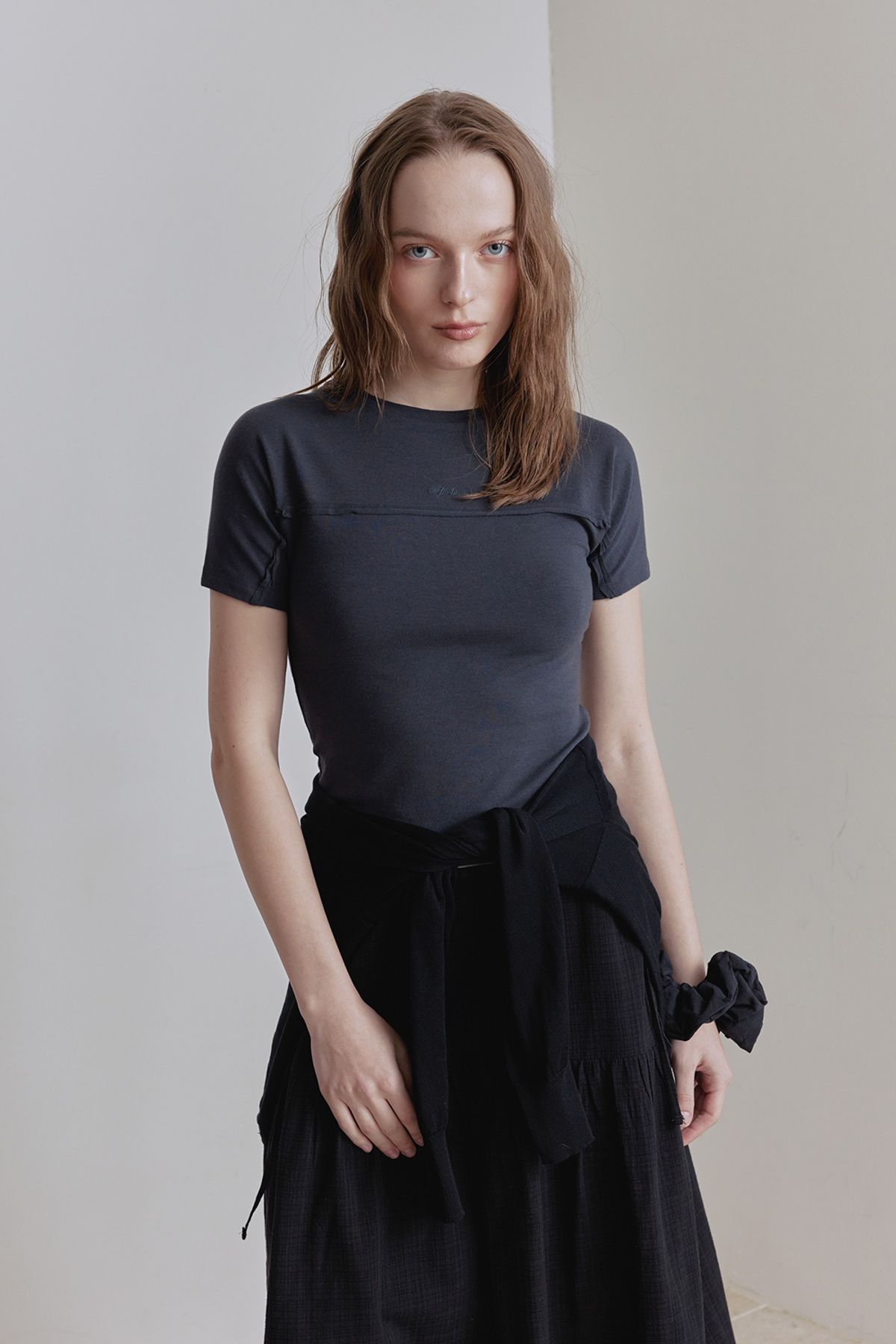 애프터아워즈(AFTERHOURS) RAW CUT LINE HALF TOP (CHARCOAL)