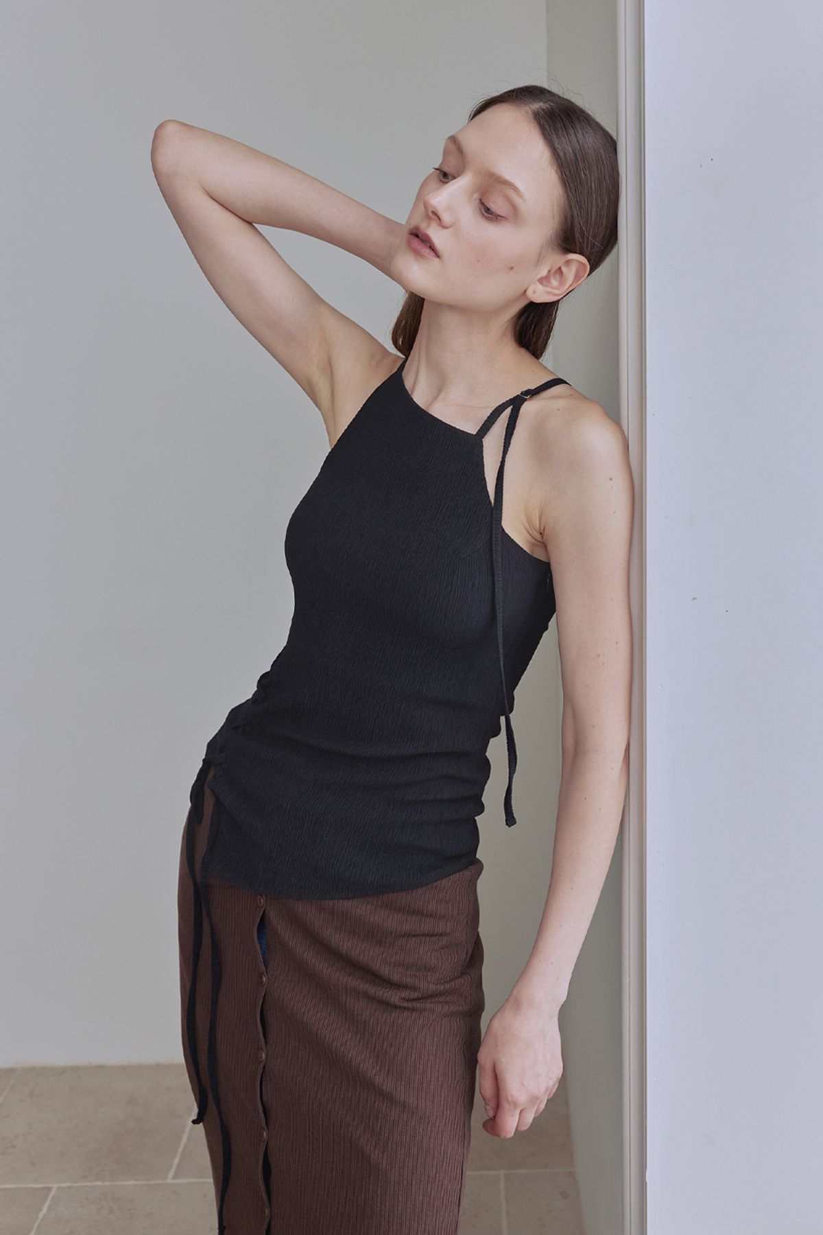 애프터아워즈(AFTERHOURS) LACE UP HALTER SLEEVELESS TOP (BLACK)