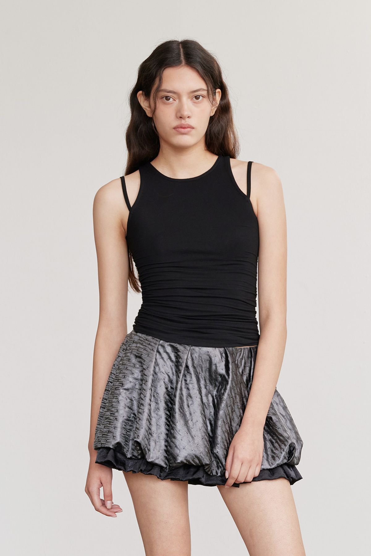 애프터아워즈(AFTERHOURS) SHIRRING STRAP SLEEVELESS TOP (BLACK)