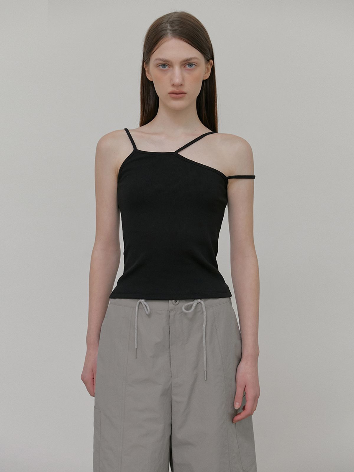 에트몽(ETMON) Unbalanced Strap Sleeveless Top, Black