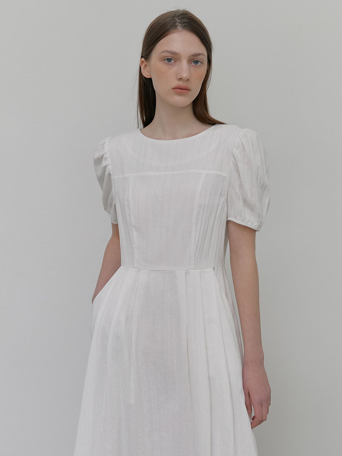 에트몽(ETMON) Boat Neck Pintuck Dress, White