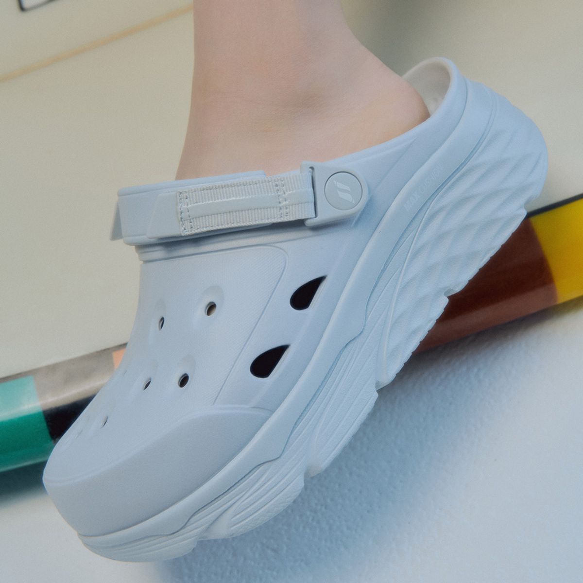 스케쳐스(SKECHERS) 여성 맥스쿠셔닝 포미_SP0WSCEM062