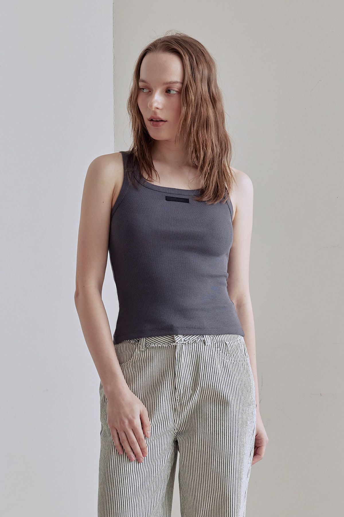 애프터아워즈(AFTERHOURS) SQUARE NECK SLEEVELESS TOP (PURPLE GREY)