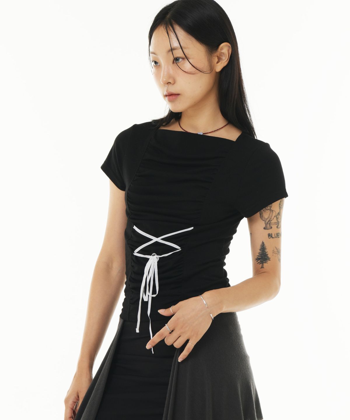 피스메이커(PIECE MAKER) RIBBON SHIRRING TEE (BLACK)