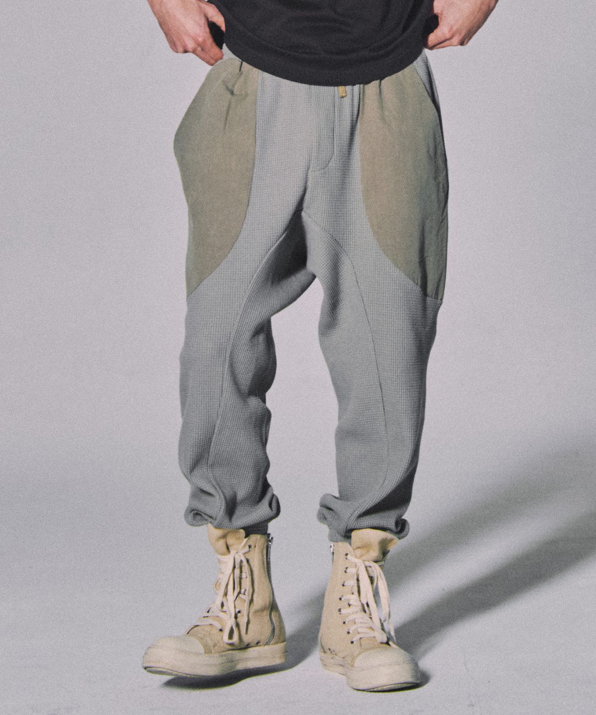 플로즈룸(FLAWSROOM) Round Panel Jogger Pants [KHAKI]