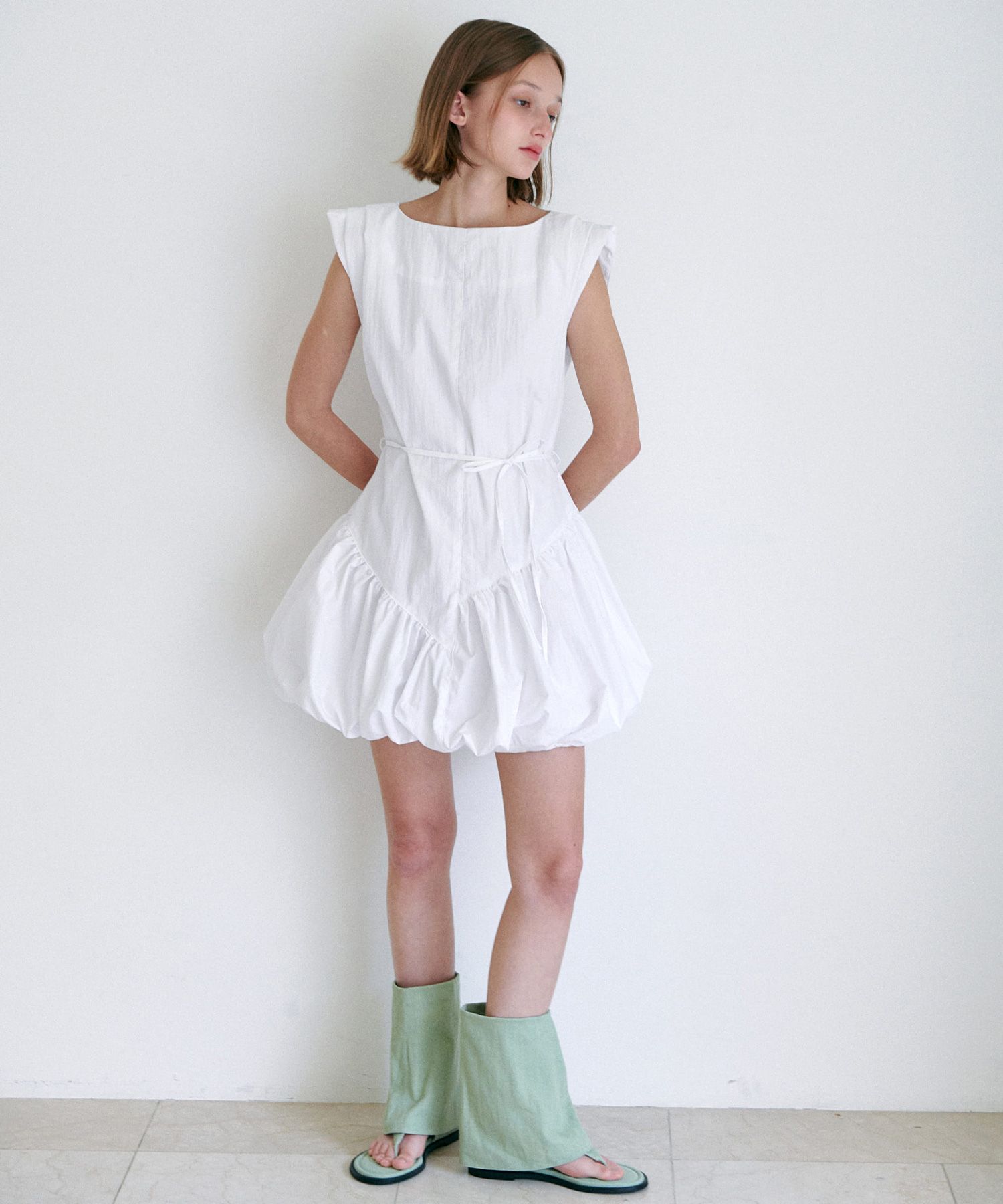★韓国 人気 バレエコア★[MOIFAIRE] BALLOON SLEEVELESS DRESS MUSINSA | MOIFAIRE BALLOON SLEEVELESS DRESS / WHITE