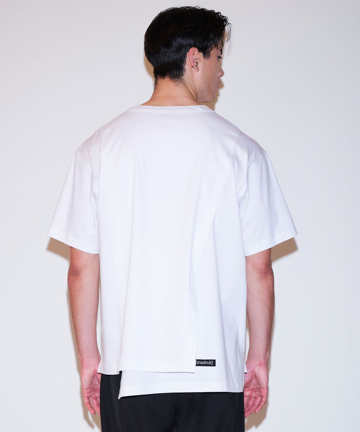 핀스드룩(FINSDRUCK) DOUBLE LAYERED BACK R-NECK TOP(WHITE)