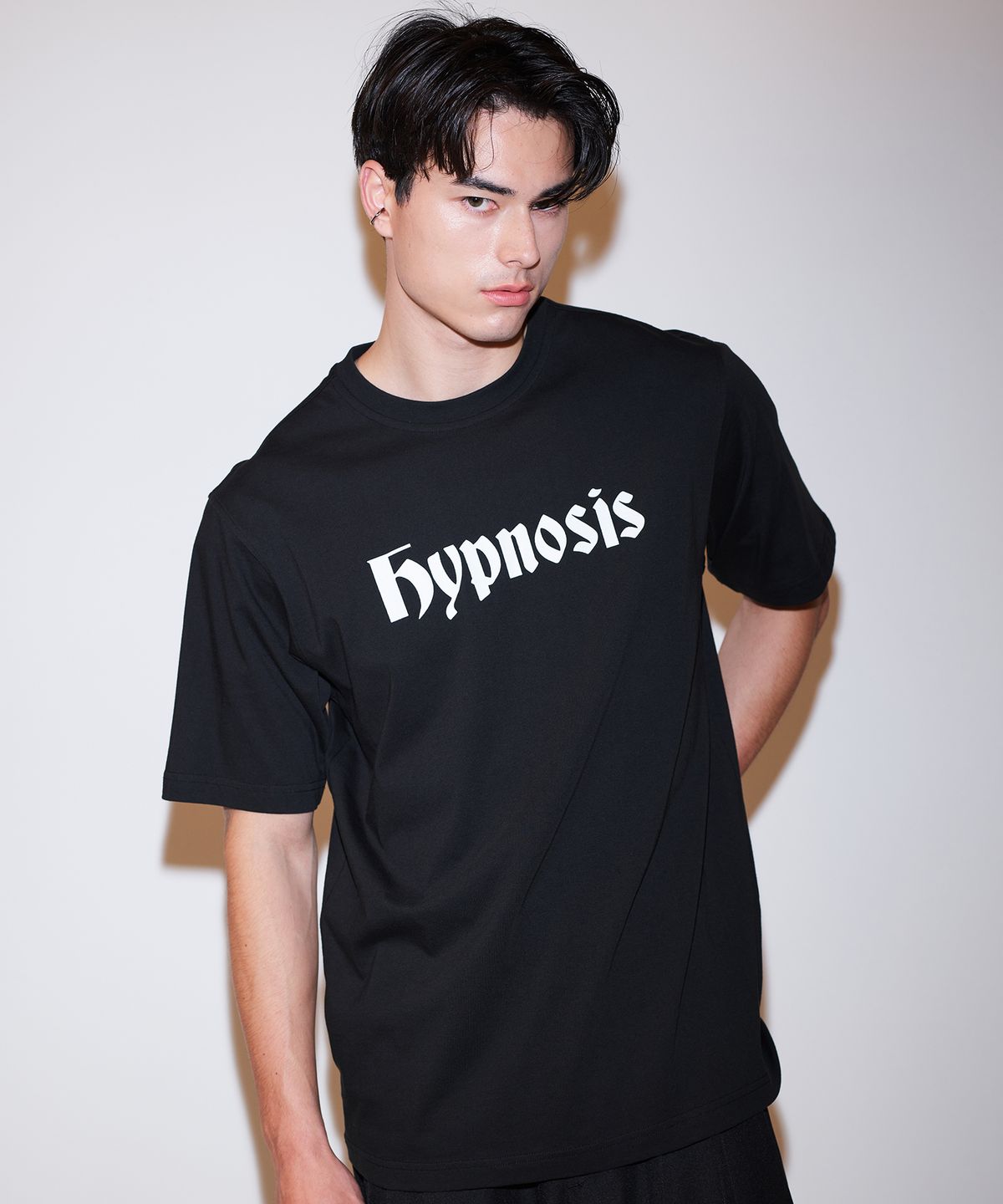 핀스드룩(FINSDRUCK) HYPNOSIS R-NECK TOP(BLACK)