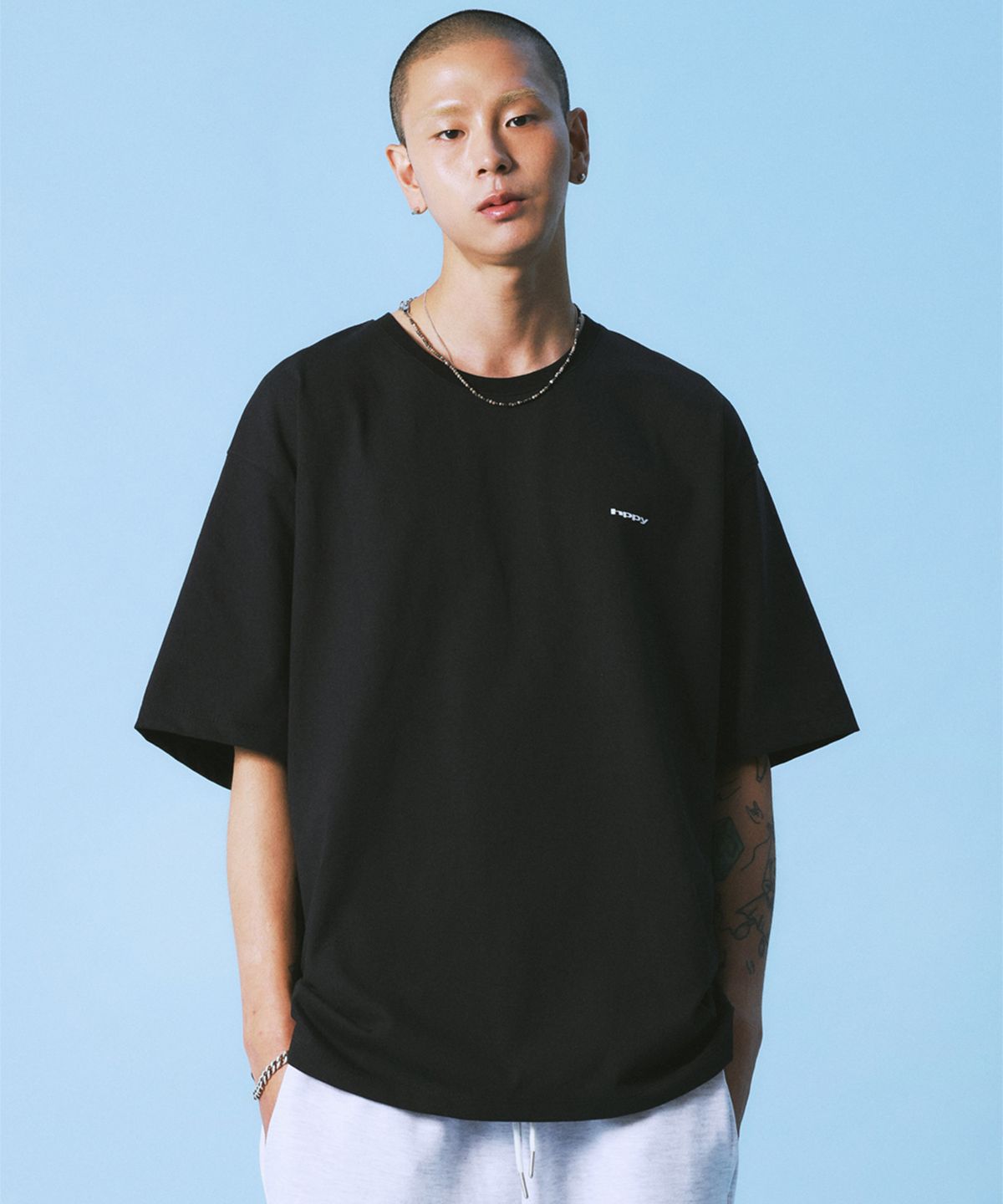에이치피피와이(HPPY) SIGNATURE SMALL LOGO TEE - BLACK